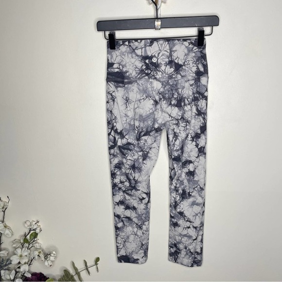 LULULEMON Wunder Under Crop Hi-Rise Dual Shibori 21" Cement Grey {3F15} - Picture 5 of 7